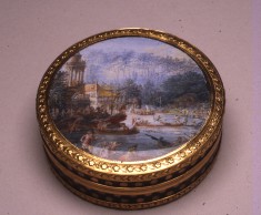 "Bonbonnière" with a Regatta Scene