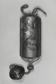 Inro Depicting Peacocks and Peonies with Netsuke in Shape of a Clam