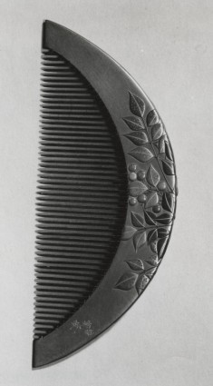 Ornamental Comb (kushi) with Nandina