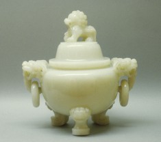 Covered Bowl with "Fu" Lion