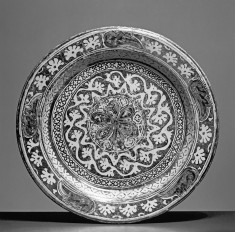 Large Plate with Concentric Bands