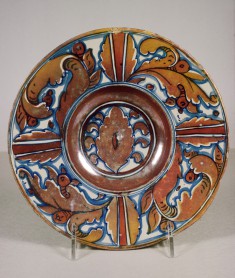 Dish with Foliage Design