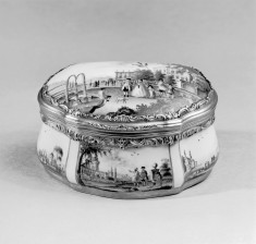Cartouche-Shaped Snuffbox Depicting Views of Towns