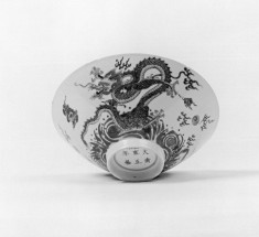 Famille Verte Bowl with Dragons Over Waves