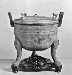 Tripod Vessel