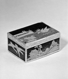 Snuffbox with Japanese Motifs