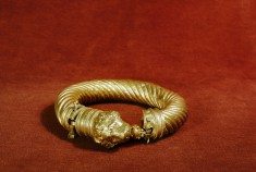 Bracelet with Lion's Head with an Apple in Its Mouth