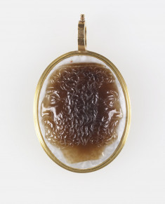 Cameo with the Head of Janus (obverse); Overlapping Masks (reverse)
