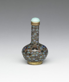 Vase Decorated with Five Clawed Dragon Chasing the Pearl