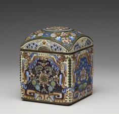 Tea Caddy with Chinese-inspired Decoration