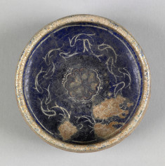 Bowl with Rosette and Band of Fish