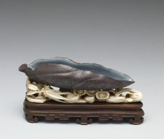 Brushwasher in the Form of a Leaf on Ivory and Wood Stand