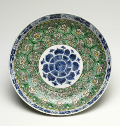 Famille Verte Dish with Bamboo Spray and Ju-I Head