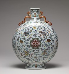 Flask with the "Eight Auspicious Symbols" (bajixiang)