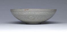 Bowl with Design of Phoenixes and Flowers