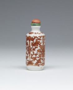 Snuff Bottle with Floral Frieze