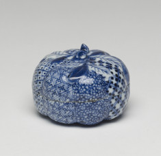 Eight-Lobed Box made for the Japanese Market