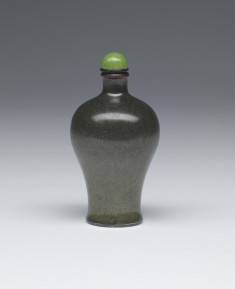 Snuff Bottle in the Form of a Miniature Vase