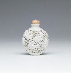Snuff Bottle with Lions and Tasseled Balls