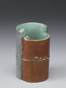 Vase in the shape of two scrolls