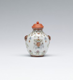 Snuff Bottle with Lamps and Garlands