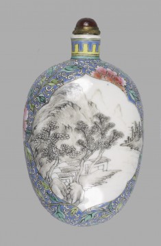 Snuff Bottle with Landscape
