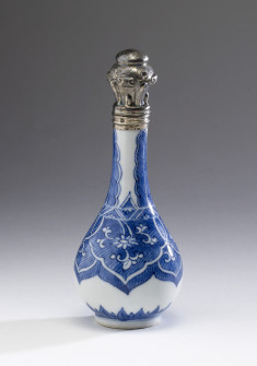 Perfume Bottle with Formal Design of Ju-i Heads and Palm leaves