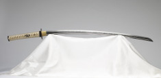 Sword (katana) with black lacquer with green netting