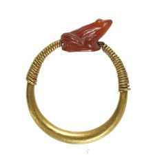 Finger Ring with Frog