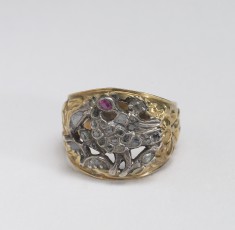 Ring with a Ruby-Eyed Bird