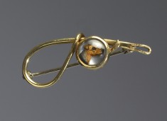 Pin in the Form of a Riding Crop