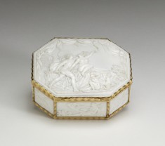 Octagonal Shell Snuffbox