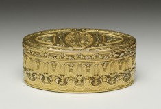 Snuffbox with Trophy