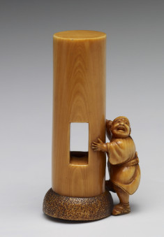 Netsuke of the Pillar with a Hole in It at the Todaiji Temple