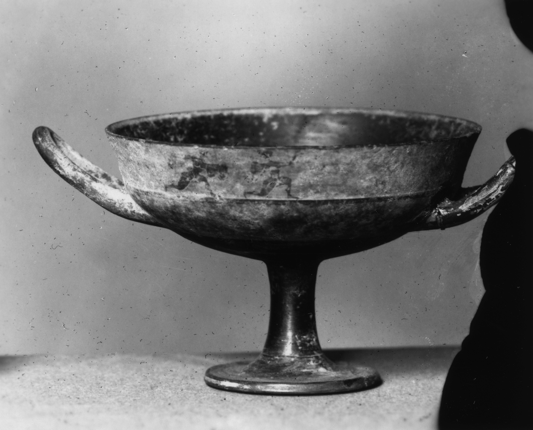 Lip Kylix with Running Figures