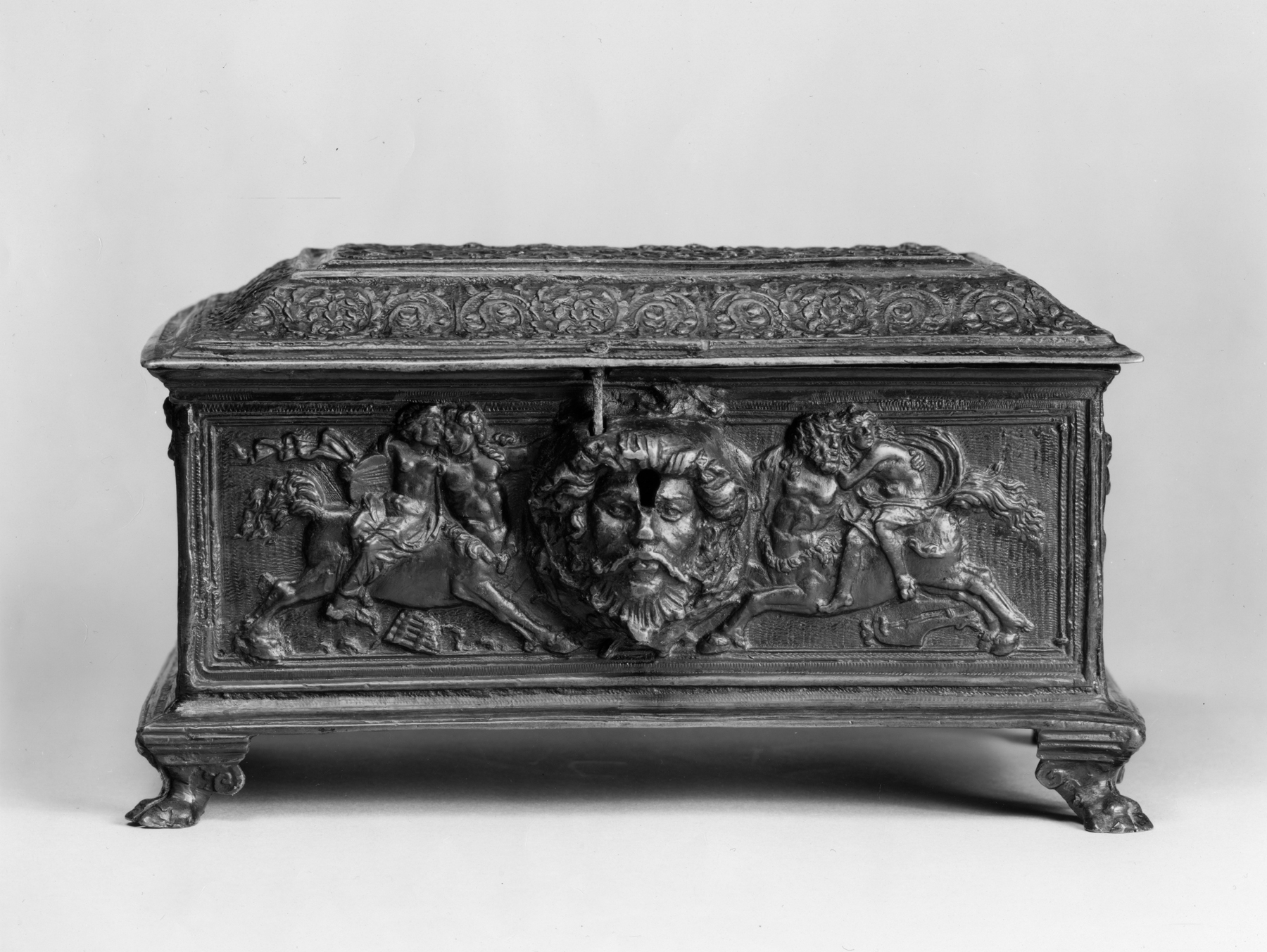 Casket of assembled plaques
