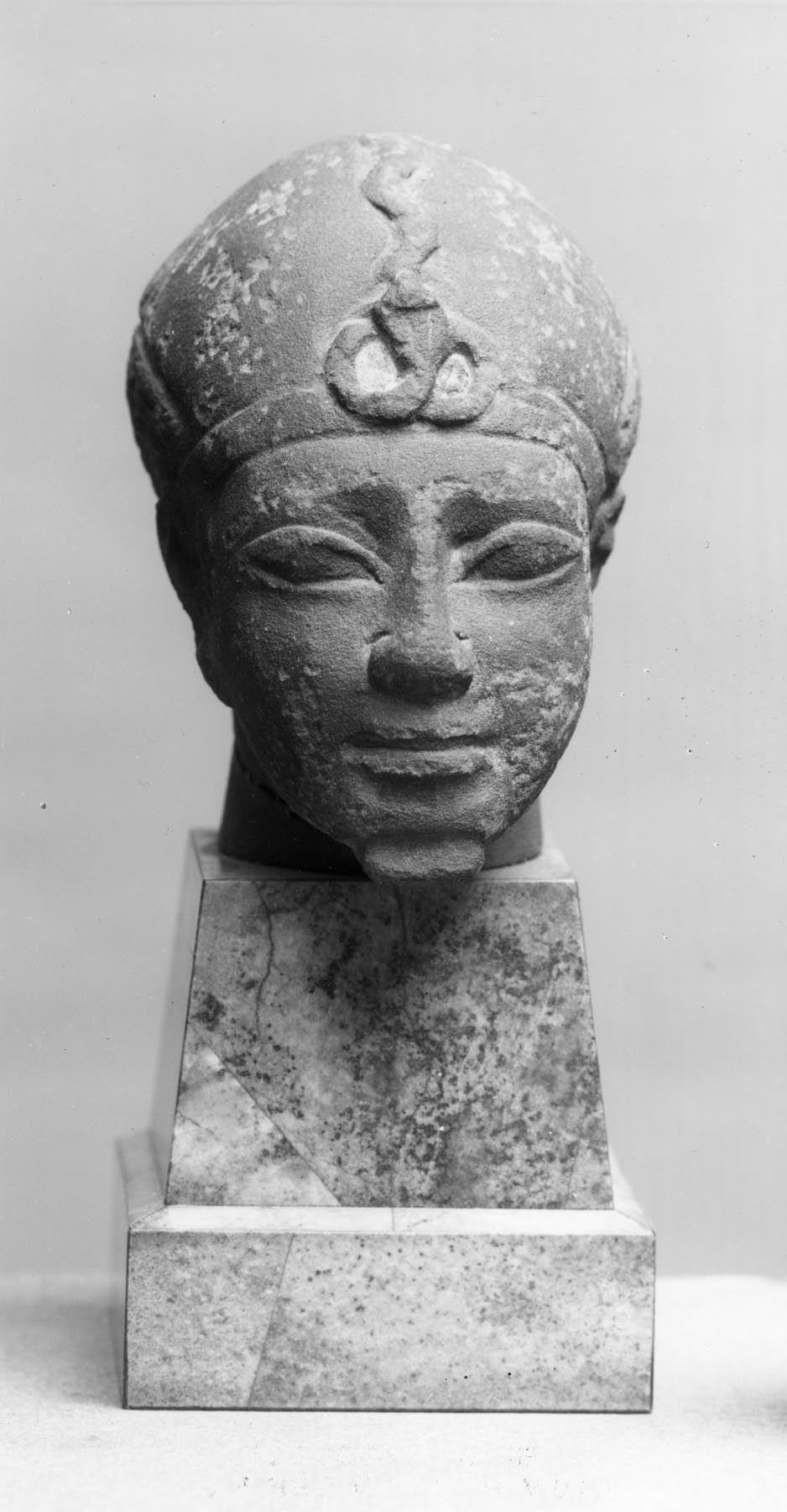 Head of Akhenaten
