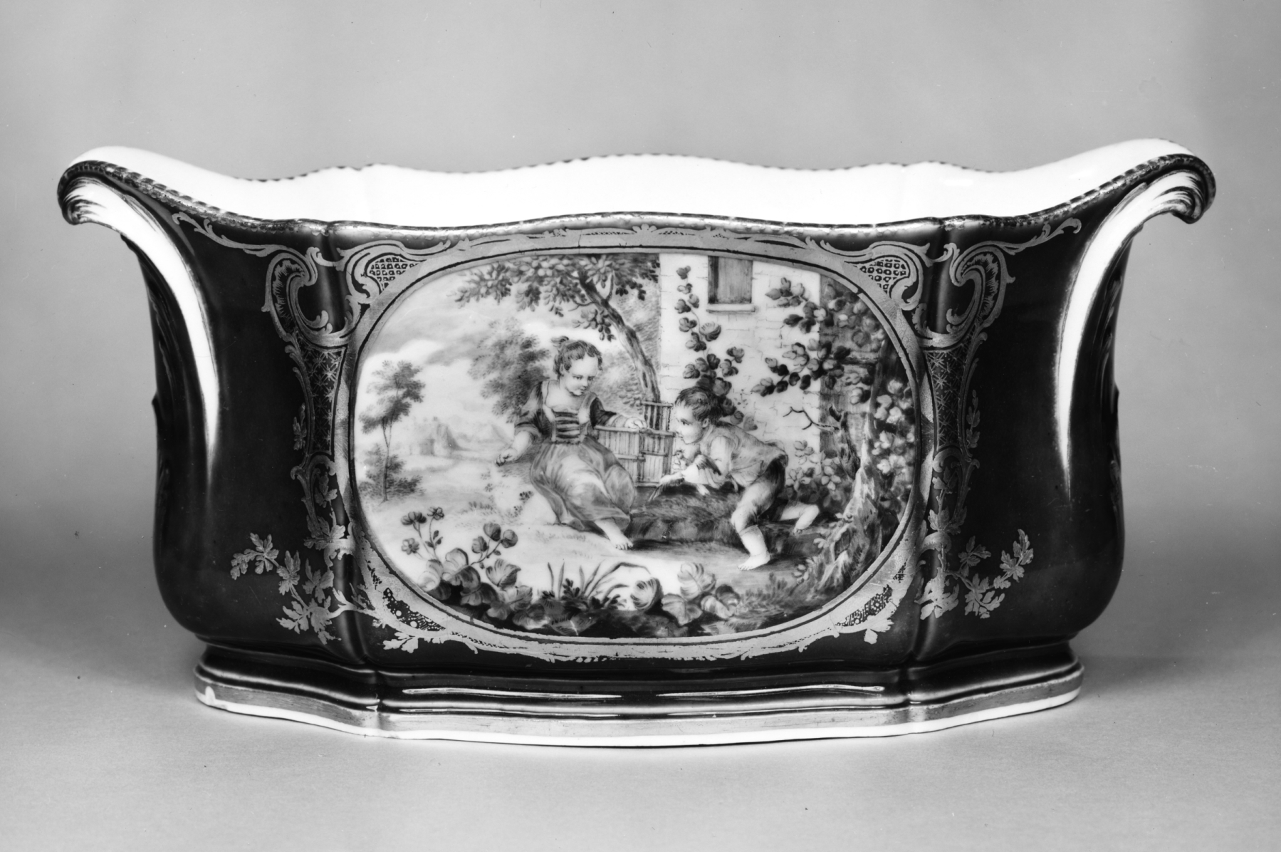 One of a Pair of Flower Vases (Cuvette à fleurs Verdun)
