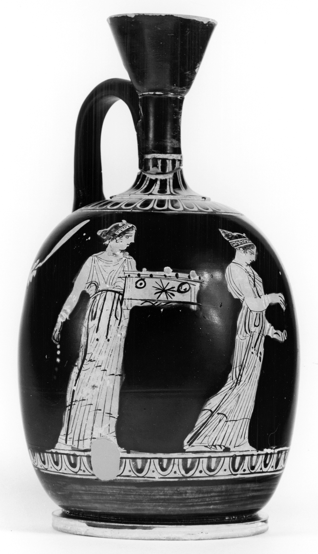 Squat Lekythos Depicting Eutychia, Eunomia and Paidia