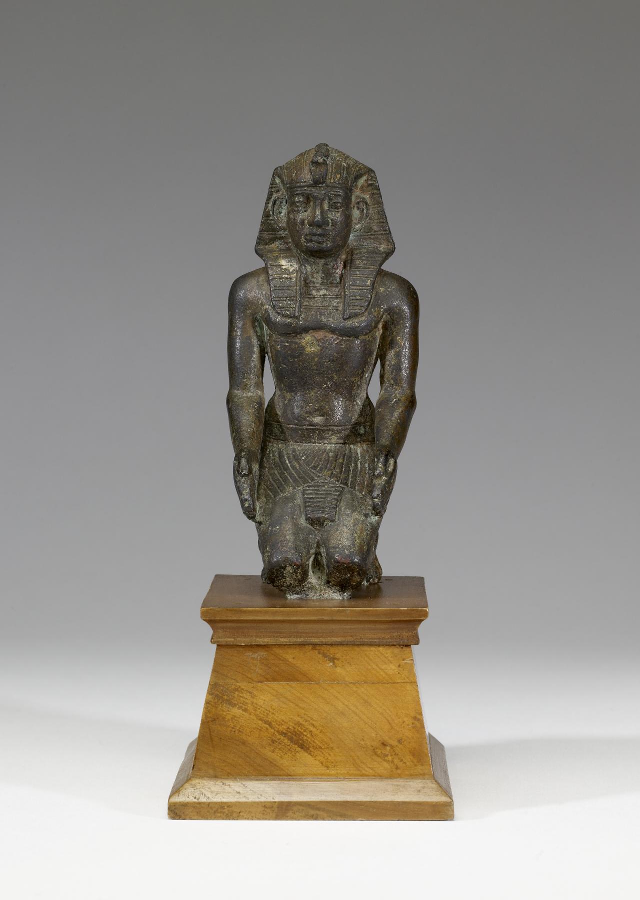 Kneeling King